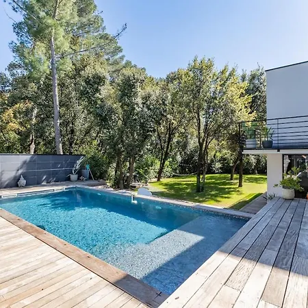 Exceptional Architect 300 M2