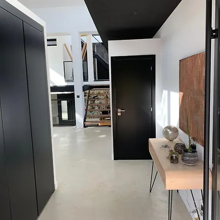 Exceptional Architect 300 M2